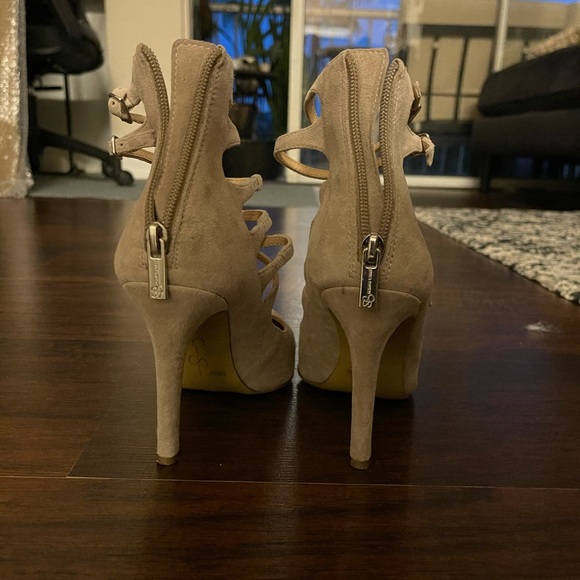 Like NEW. Worn once. Jessica Simpson pumps. 6.5M - Picture 4 of 4